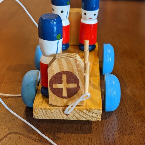 Vintage Wood Toy Soldier Counting Pull Train - Picture 5 of 12